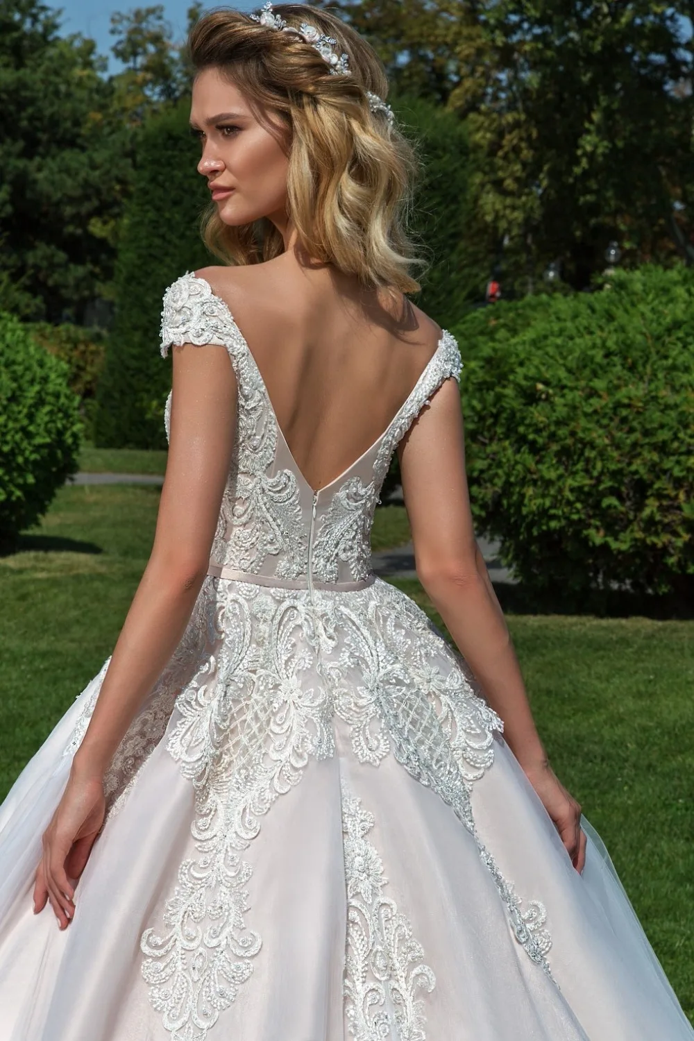 2019 Eslieb wedding gown ball gown sweetheart tulle bridal dress with lace zipper pearl crystal sleeveless suknia slubna HA084
2019 Eslieb wedding gown ball gown sweetheart tulle bridal dress with lace zipper pearl crystal sleeveless suknia slubna HA084