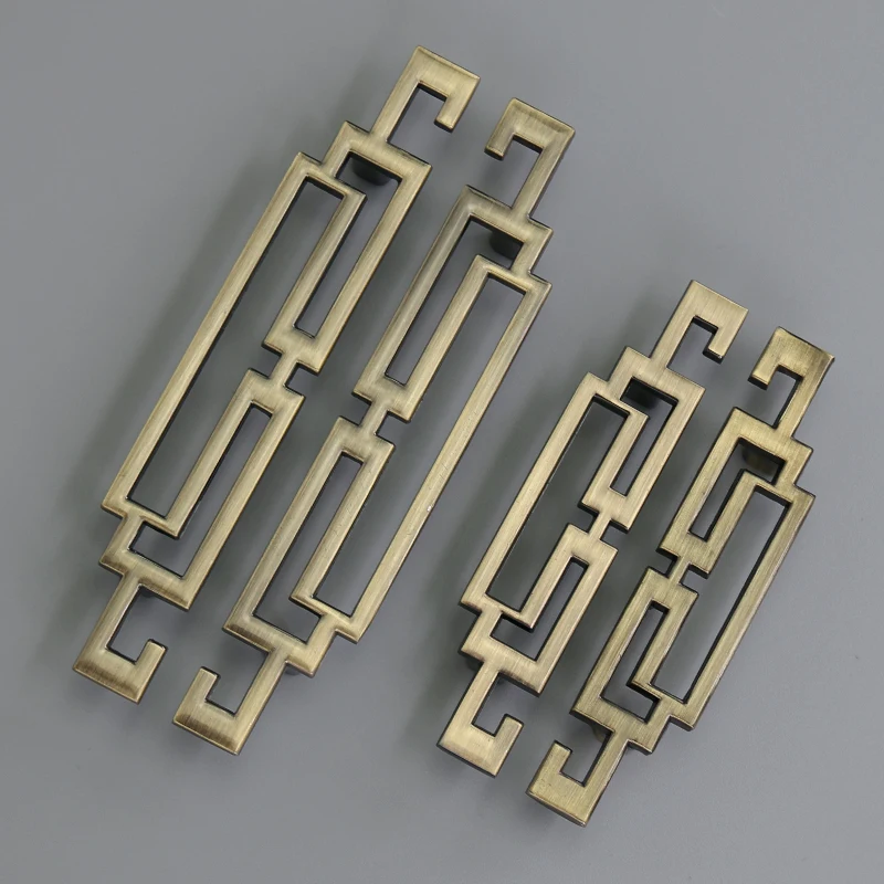 6PCS Antique Bronze Drawer pull handle Kitchen cabinet Handle dresser cupboard furniture decoration hardware knobs pulls handles
6PCS Antique Bronze Drawer pull handle Kitchen cabinet Handle dresser cupboard furniture decoration hardware knobs pulls handles