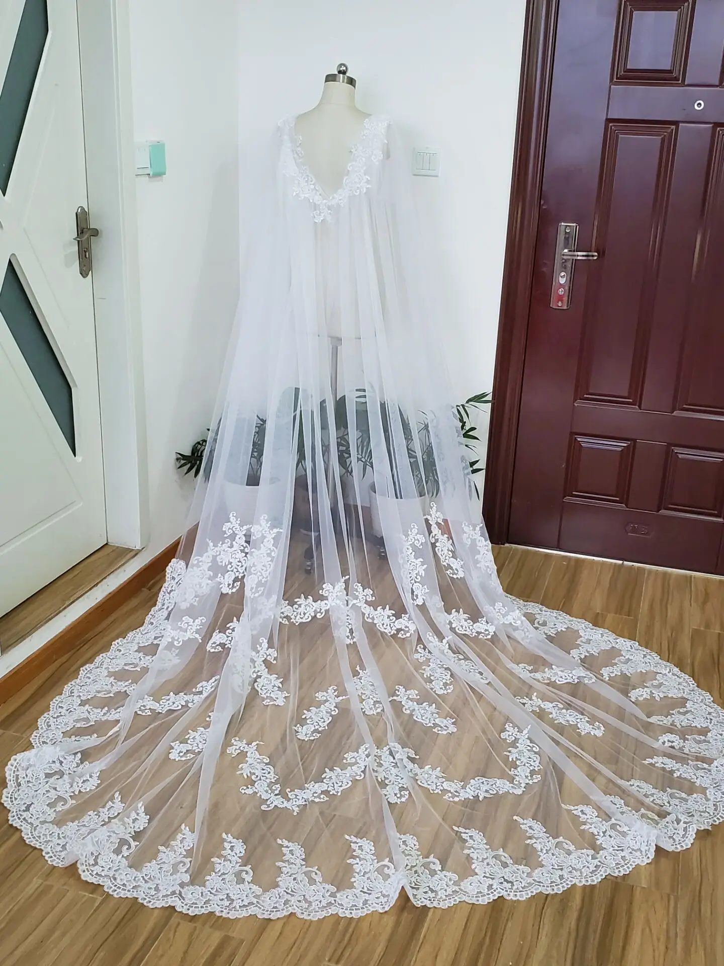 White Ivory Lace Applique Long Bridal Capes Wedding Wraps Cloaks Shrug shawl train lace jacket wedding cape dress for women
White Ivory Lace Applique Long Bridal Capes Wedding Wraps Cloaks Shrug shawl train lace jacket wedding cape dress for women