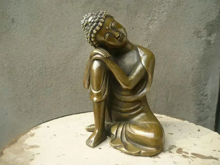 Китайская медная статуя Fengshui ручной работы из старой латуни, спящий Будда сакамуни
Китайская медная статуя Fengshui ручной работы из старой латуни, спящий Будда сакамуни