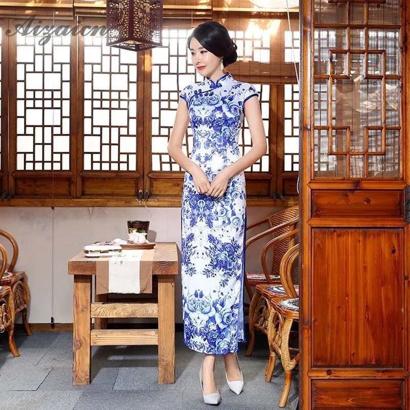Fashion Blue White Flower Cheongsam Modern Orientale Long Dresses Qi Pao Women Chinese Traditional Dress Qipao Elegant Slim Gown
Fashion Blue White Flower Cheongsam Modern Orientale Long Dresses Qi Pao Women Chinese Traditional Dress Qipao Elegant Slim Gown