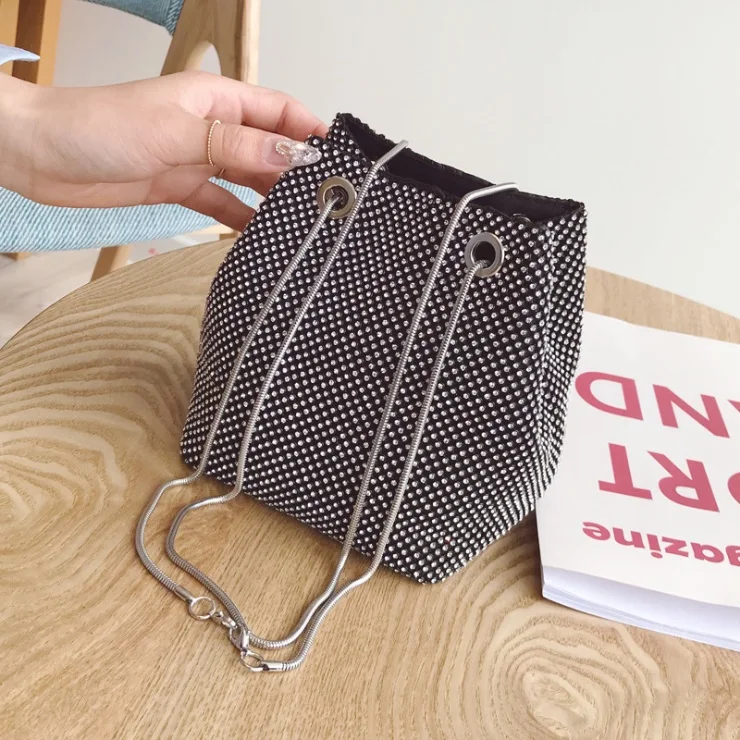2020 new fashion handbags, korean version women bucket bag, trend woman messenger bag, casual shoulder bags.
2020 new fashion handbags, korean version women bucket bag, trend woman messenger bag, casual shoulder bags.