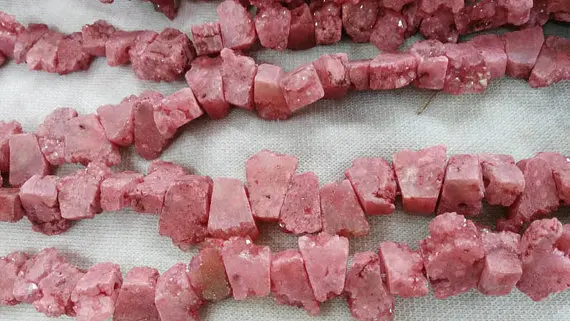 wholesale 5strands Druzy quartz titanium crystal 20-35mm freeform nuggets slab blue red rose yellow green charm beads
wholesale 5strands Druzy quartz titanium crystal 20-35mm freeform nuggets slab blue red rose yellow green charm beads