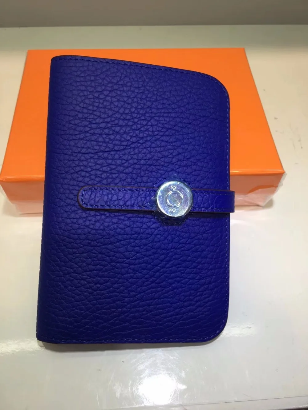 Kafunila genuine real cow leather passport card holder women litchi pattern clutch cellphone case coin wallet designer purse
Kafunila genuine real cow leather passport card holder women litchi pattern clutch cellphone case coin wallet designer purse