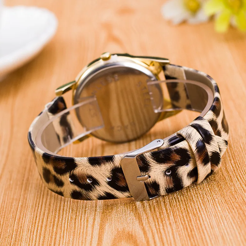 Famous Leopard White Black Strap Fashion Cat Glass Dial Leather Watch Casual Women Dress Carton Quartz Watch Kids2018
Famous Leopard White Black Strap Fashion Cat Glass Dial Leather Watch Casual Women Dress Carton Quartz Watch Kids2018