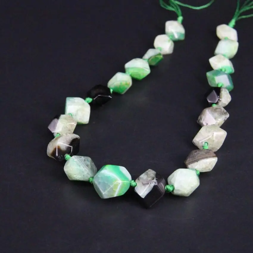15.5"/strand Green&Black Natural Agates Drusy Faceted Nugget Loose Beads,Raw Onxy Geode Gems Graduated Pendants Jewelry Making
15.5"/strand Green&Black Natural Agates Drusy Faceted Nugget Loose Beads,Raw Onxy Geode Gems Graduated Pendants Jewelry Making