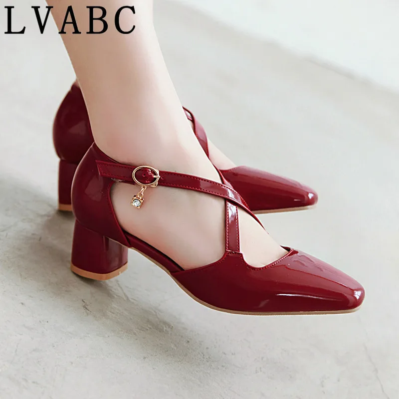 2021 Fashion Woman Lace-up Pumps Solid Handmade Patent Leather Retro Red Round Toe Shoes Comfortable Low Square Heel Pump31-48
2021 Fashion Woman Lace-up Pumps Solid Handmade Patent Leather Retro Red Round Toe Shoes Comfortable Low Square Heel Pump31-48