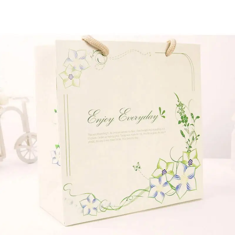 10pcs/lot Green Flower Paper Handbag Wedding Birthday Candy Gift Bag Shopping Bag Party Favors and Gifts Bag
10pcs/lot Green Flower Paper Handbag Wedding Birthday Candy Gift Bag Shopping Bag Party Favors and Gifts Bag