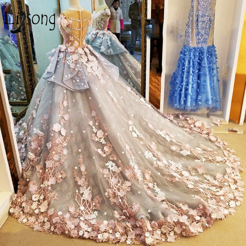 Saudi Arabia Floral Wedding Dresses Crystal Bridal Ball Gowns Bow Ruffles Pearls Vestidos De Noiva Embroidery Vestidos De Noiva
Saudi Arabia Floral Wedding Dresses Crystal Bridal Ball Gowns Bow Ruffles Pearls Vestidos De Noiva Embroidery Vestidos De Noiva