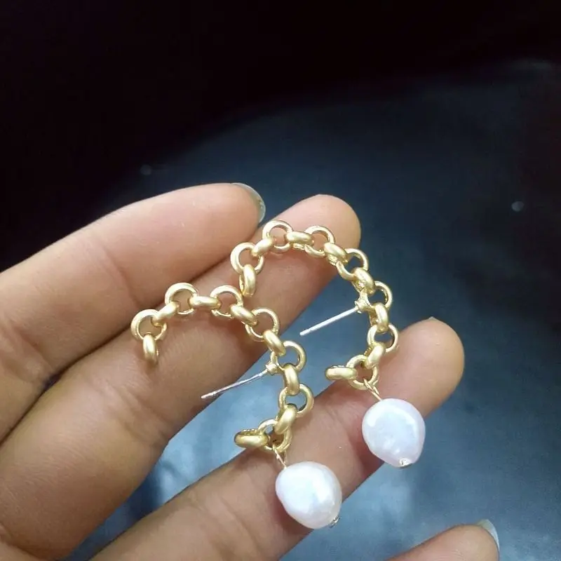 New Korean Freshwater Pearls Stud Earrings for Women Girl Statement Gold Metal Link Chain Cute Earrings Wedding Party Gift
New Korean Freshwater Pearls Stud Earrings for Women Girl Statement Gold Metal Link Chain Cute Earrings Wedding Party Gift