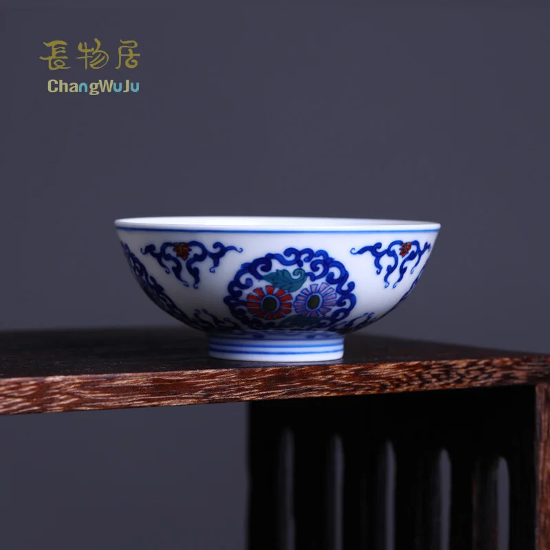 Changwuju in Jingdezhen Cups &Saucer handmade blue and white Kung-Fu tea ware of the undergalzed five-color tea cup for host use
Changwuju in Jingdezhen Cups &Saucer handmade blue and white Kung-Fu tea ware of the undergalzed five-color tea cup for host use