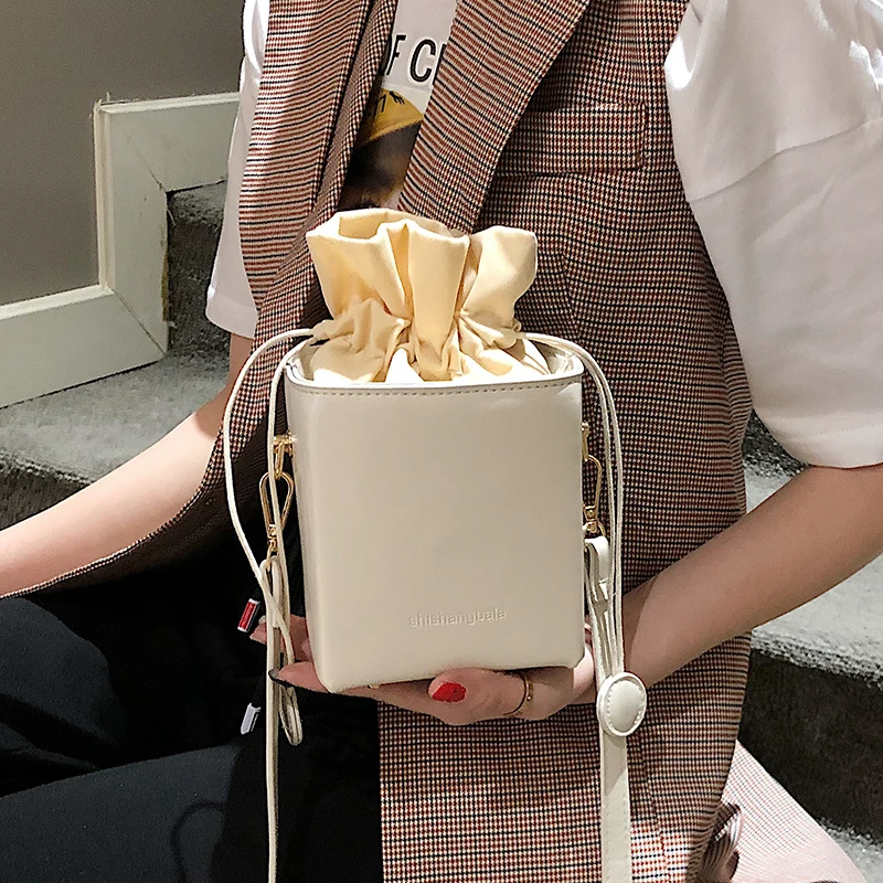 Advanced sense bag foreign casual messenger female bag 2020 new ins super fire bucket bag French small crowd bag
Advanced sense bag foreign casual messenger female bag 2020 new ins super fire bucket bag French small crowd bag