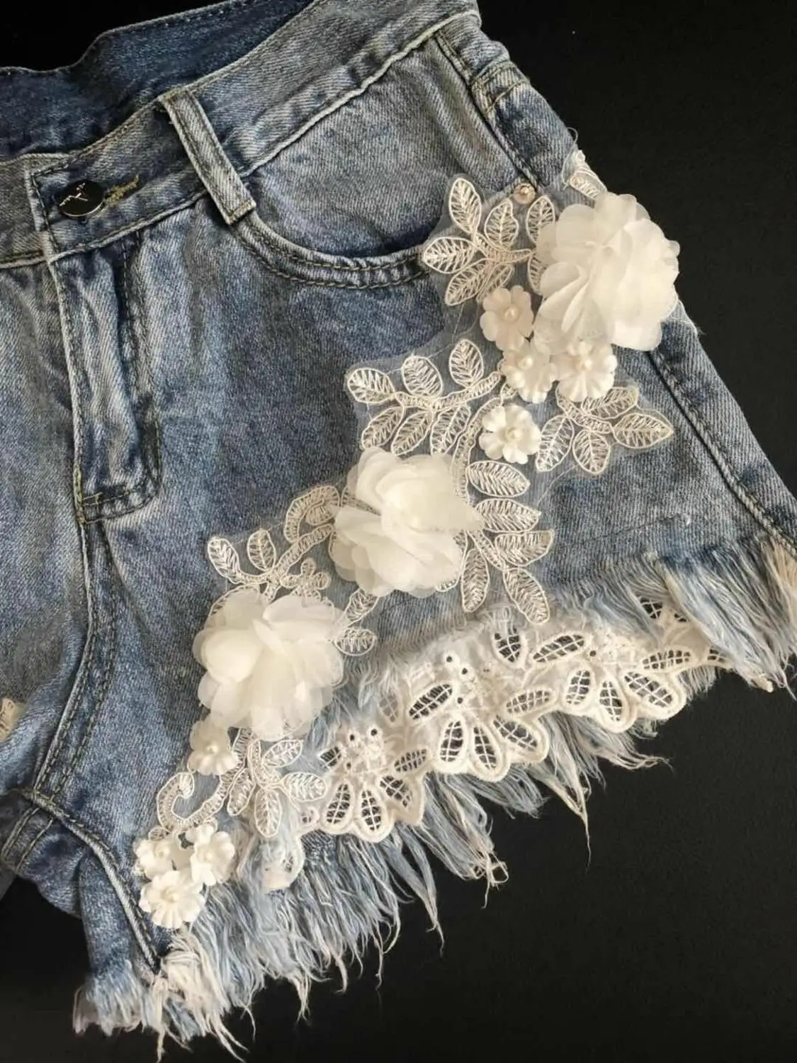 Size 25 29 30 31 plus size 2019 summer Korea new embroidered flowers slim denim lace shorts wide leg female hot short
Size 25 29 30 31 plus size 2019 summer Korea new embroidered flowers slim denim lace shorts wide leg female hot short