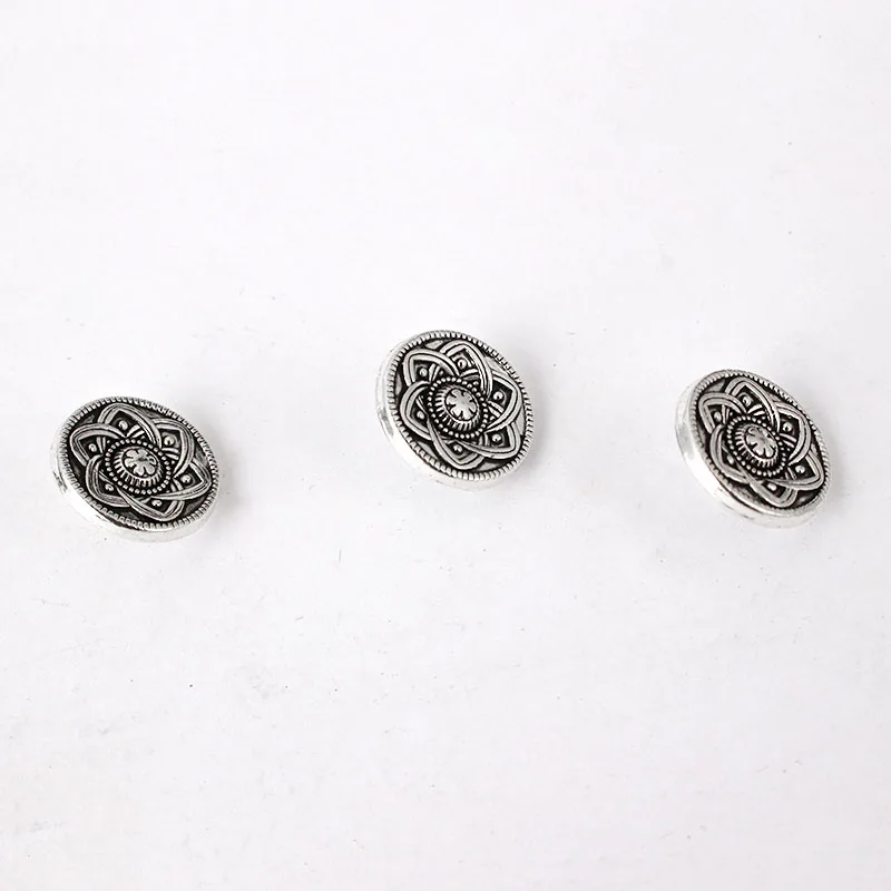 20Pcs Round Carved Flower Button Silder Spacer For 2mm Round Leather Cord Jewellery Making Finding
20Pcs Round Carved Flower Button Silder Spacer For 2mm Round Leather Cord Jewellery Making Finding