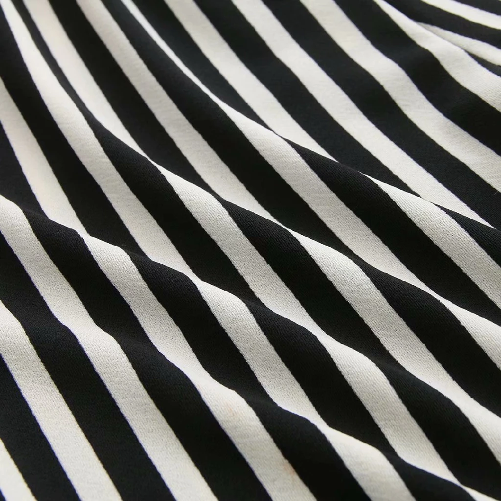 Plus Size Women Summer Wide Leg Loose Pants Elastic Waist Striped Ankle Trousers
Plus Size Women Summer Wide Leg Loose Pants Elastic Waist Striped Ankle Trousers