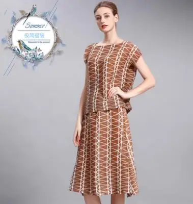 HOT SELLING Miyake pleated printed short-sleeved round collar T-shirt + A word skirt two fold suits IN STOCK
HOT SELLING Miyake pleated printed short-sleeved round collar T-shirt + A word skirt two fold suits IN STOCK