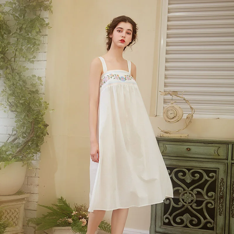 Autumn Two pieces New Ladies Long Dress Flower Embroidery Sleepwear Vintage Nightgown Cotton Sleepwear Women Nightdress 2018
Autumn Two pieces New Ladies Long Dress Flower Embroidery Sleepwear Vintage Nightgown Cotton Sleepwear Women Nightdress 2018