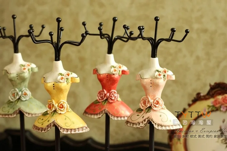 free shipping, 1 pc, European rural countryside retro pattern Korean decorative skirt High-24cm, jewelry holder stand earring
free shipping, 1 pc, European rural countryside retro pattern Korean decorative skirt High-24cm, jewelry holder stand earring