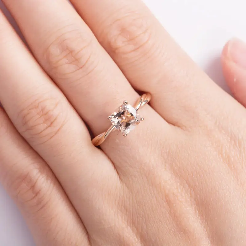 Huitan Halo Champagne CZ Ring For Lady With Twist Band Fashion Rose Gold Color Wedding Ring Band Romantic Geometric Accessory 
Huitan Halo Champagne CZ Ring For Lady With Twist Band Fashion Rose Gold Color Wedding Ring Band Romantic Geometric Accessory