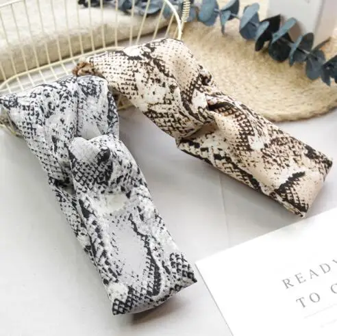 New arrival fashion Women occident Headbands girl's snake printed hairband lady's cross wild hair accessories Headwrap bandage
New arrival fashion Women occident Headbands girl's snake printed hairband lady's cross wild hair accessories Headwrap bandage