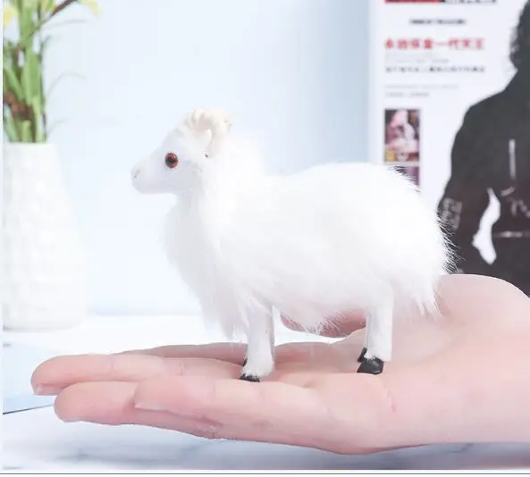 Маленькая милая имитация овечки пластиковая и меховая Белая Мини-овечка игрушка