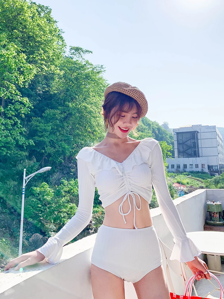 2019 New Korean Women Two Pieces Swimwear Sexy V-neck Front Tie High-waist Neckline Trim Falbala High-leg Long Sleeves SwimSuit
2019 New Korean Women Two Pieces Swimwear Sexy V-neck Front Tie High-waist Neckline Trim Falbala High-leg Long Sleeves SwimSuit