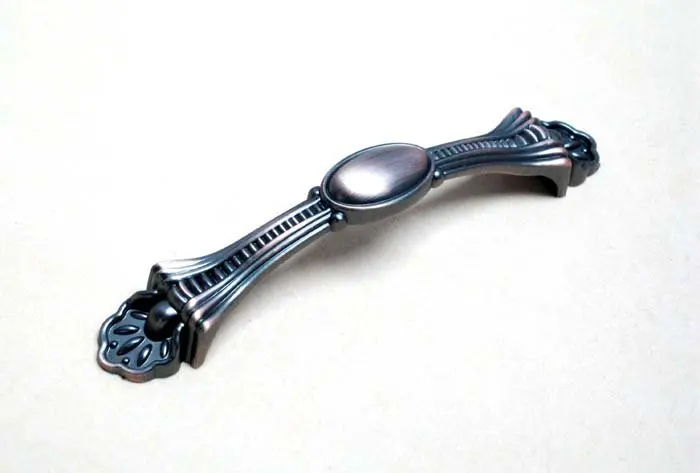 UNILOCKS Furniture Fitting Classical Antique Drawer Handle And Knobs (C.C.:128mm Length:155mm)
UNILOCKS Furniture Fitting Classical Antique Drawer Handle And Knobs (C.C.:128mm Length:155mm)