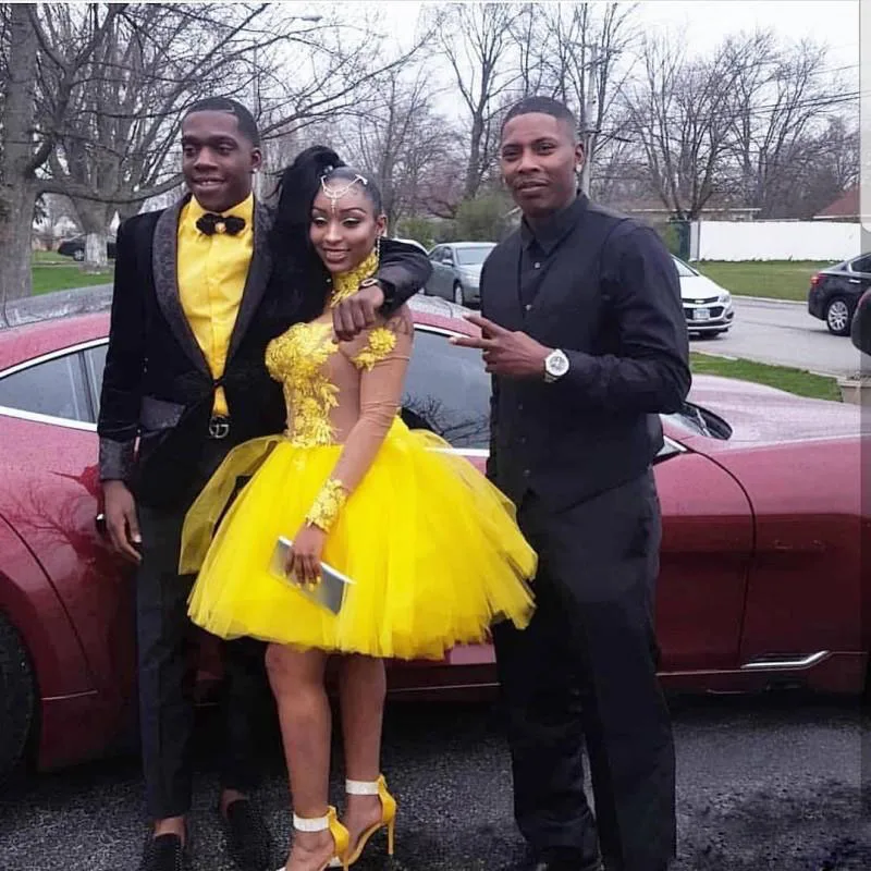 Sexy Yellow Off the Shoulder Ball Gown Prom Dresses Long Sleeve Appliques Knee Length Cocktail Party Gown Tulle Mini Prom Gowns
Sexy Yellow Off the Shoulder Ball Gown Prom Dresses Long Sleeve Appliques Knee Length Cocktail Party Gown Tulle Mini Prom Gowns