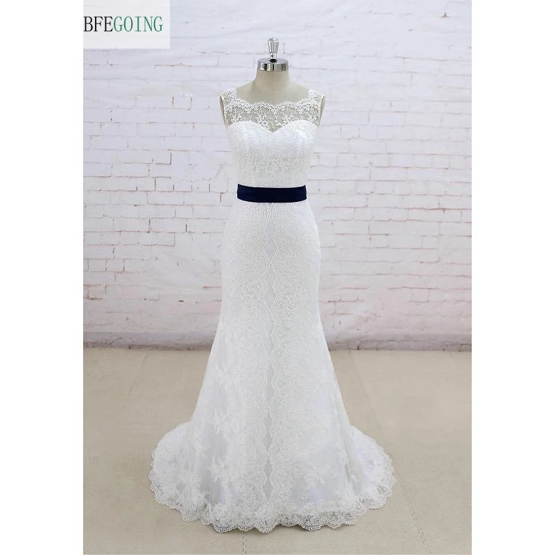 Фото Белое Кружевное фатиновое свадебное платье без рукавов длиной до пола с