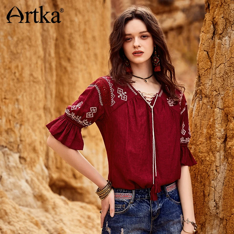 Женская винтажная блузка ARTKA, винтажная блузка с вышивкой и кисточками, V-образным вырезом и рукавами-фонариками, SA10385X, лето 2018
Женская винтажная блузка ARTKA, винтажная блузка с вышивкой и кисточками, V-образным вырезом и рукавами-фонариками, SA10385X, лето 2018