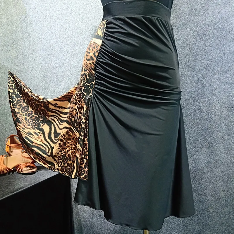 Black Leopard Sexy Latin Dance Skirt For Women Cha Cha Salsa Performance High Grade Standard Dancing Dresses Half Skirt DL4080
Black Leopard Sexy Latin Dance Skirt For Women Cha Cha Salsa Performance High Grade Standard Dancing Dresses Half Skirt DL4080