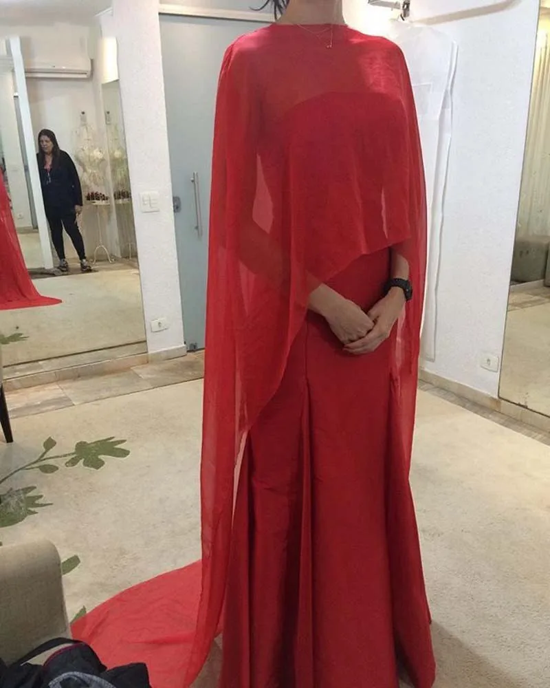 Long Satin Mother Of The Bride Dress With Red Chiffon Cape Elegant Women Party Dress Formal Robe De Soiree Rouge
Long Satin Mother Of The Bride Dress With Red Chiffon Cape Elegant Women Party Dress Formal Robe De Soiree Rouge