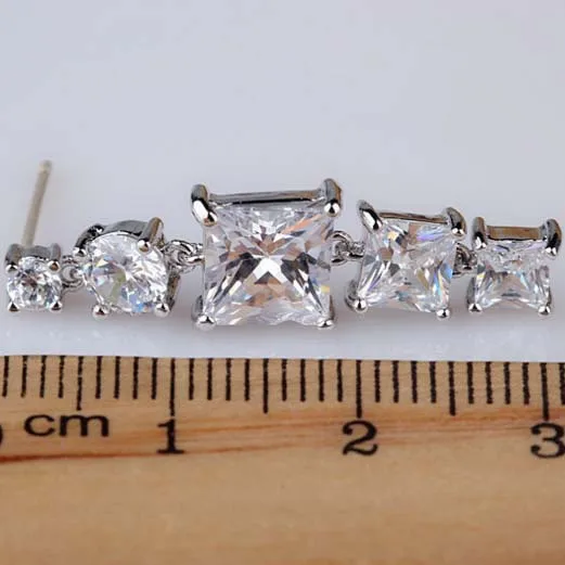 Fashion Korean version of zircon earrings Sterling Earrings quality zircon mosaic personalized earrings
Fashion Korean version of zircon earrings Sterling Earrings quality zircon mosaic personalized earrings