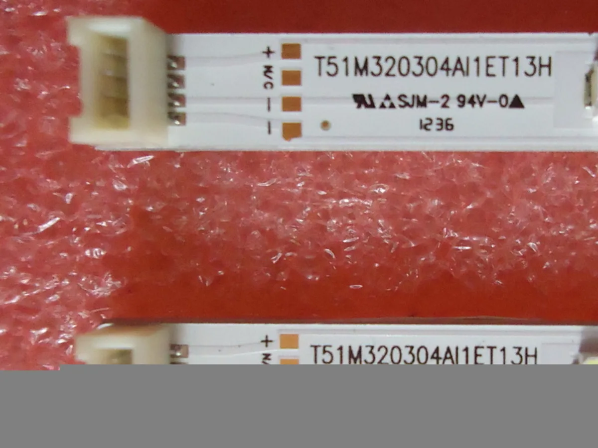 FOR TCL L32F2360 L32E5020E Article lamp 67-725790-0A0 T51M320304AI1ET13H 1piece=36LED 361MM
FOR TCL L32F2360 L32E5020E Article lamp 67-725790-0A0 T51M320304AI1ET13H 1piece=36LED 361MM