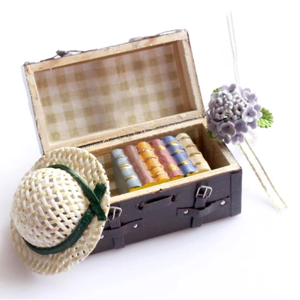 1/12 Dollhouse Miniature Carrying Vintage Leather Wood Suitcase Luggage Classic Toys Pretend Play Furniture Toys Accessory
1/12 Dollhouse Miniature Carrying Vintage Leather Wood Suitcase Luggage Classic Toys Pretend Play Furniture Toys Accessory