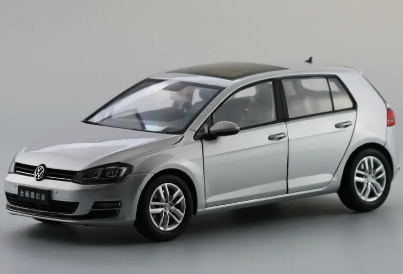 Модель литая под давлением в масштабе 1:18 для Volkswagen VW Golf 7, игрушечный автомобиль из серебряного сплава, миниатюрный коллекционный подарок MK7
Модель литая под давлением в масштабе 1:18 для Volkswagen VW Golf 7, игрушечный автомобиль из серебряного сплава, миниатюрный коллекционный подарок MK7