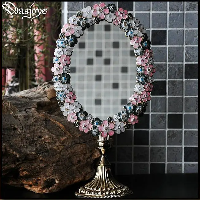 metal makeup dressing table desktop standing cosmetic mirror adesivo de parede mirror in the frame decorative mirror gift J050
metal makeup dressing table desktop standing cosmetic mirror adesivo de parede mirror in the frame decorative mirror gift J050