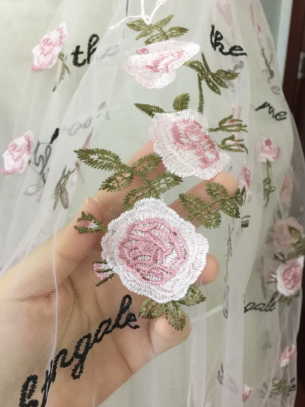 1 yard Soft off white tulle pink rose embroidered lace fabric , craft sewing lace supply the rose fabric for wedding prom dress
1 yard Soft off white tulle pink rose embroidered lace fabric , craft sewing lace supply the rose fabric for wedding prom dress