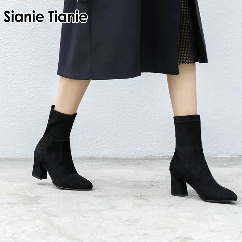 Sianie Tianie/модные черные женские туфли-лодочки на высоком квадратном каблуке; Сезон весна-зима; Ботинки на шпильке; Женские ботильоны из эласти...
Sianie Tianie/модные черные женские туфли-лодочки на высоком квадратном каблуке; Сезон весна-зима; Ботинки на шпильке; Женские ботильоны из эласти...