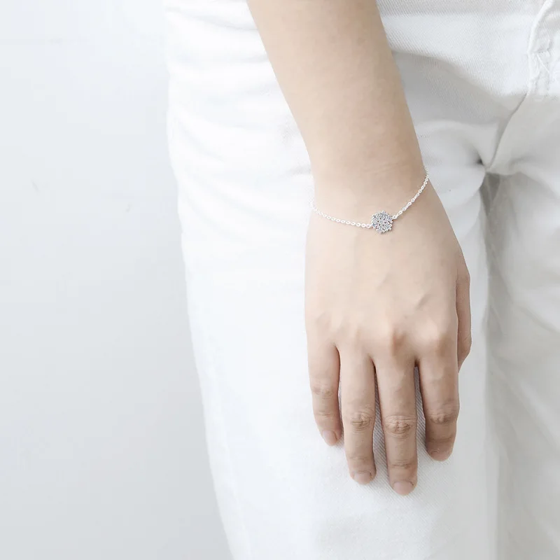 925 SV Bracelet Fashion Drawing Snowflake Bracelet Temperament Sweet Bracelet Simple Hand Ornaments for Women Fashion Gifts
925 SV Bracelet Fashion Drawing Snowflake Bracelet Temperament Sweet Bracelet Simple Hand Ornaments for Women Fashion Gifts