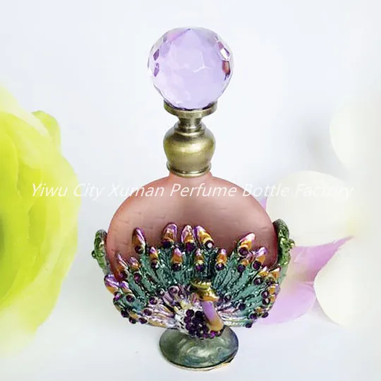 Retro Metal Empty Beautiful Peacock Adornment Crafts Travel Gift Makeup Perfume Flat Bottle For Birthday Gift
Retro Metal Empty Beautiful Peacock Adornment Crafts Travel Gift Makeup Perfume Flat Bottle For Birthday Gift