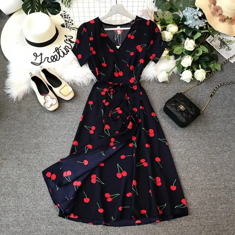 Фото 2019 модное летнее платье с вишневым принтом и глубоким v образным - купить