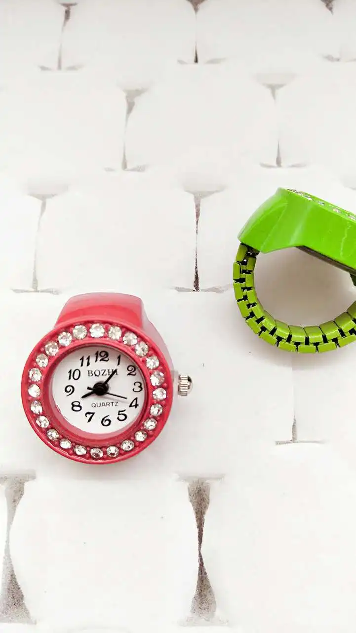 Many colors mixed rhinestone girl and woman Ring watch Gift spring hours ring watches LKM65
Many colors mixed rhinestone girl and woman Ring watch Gift spring hours ring watches LKM65
