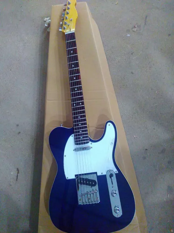 Transparent blue electric guitar, white guard board, rose neck, provide customized, free delivery.
Transparent blue electric guitar, white guard board, rose neck, provide customized, free delivery.