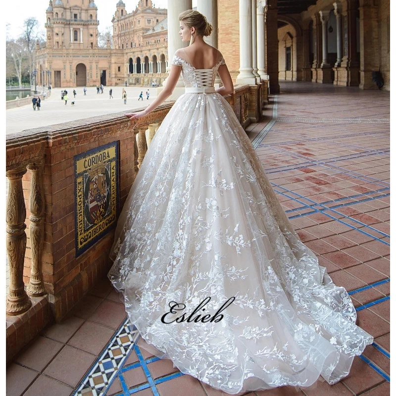 2019 princess wedding dress flower lace off shoulder illusion V neckline wedding dresses sash lace up back court tail HA044
2019 princess wedding dress flower lace off shoulder illusion V neckline wedding dresses sash lace up back court tail HA044