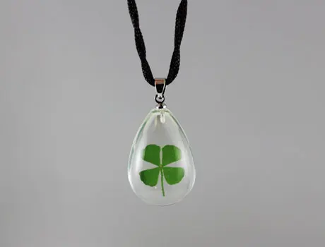 1PC 24X17MM Real Four Leaf Clover Necklace-Real 4 Leaf Clover Encased in Resin-Pressed Flower Jewelry-Resin Necklace
1PC 24X17MM Real Four Leaf Clover Necklace-Real 4 Leaf Clover Encased in Resin-Pressed Flower Jewelry-Resin Necklace