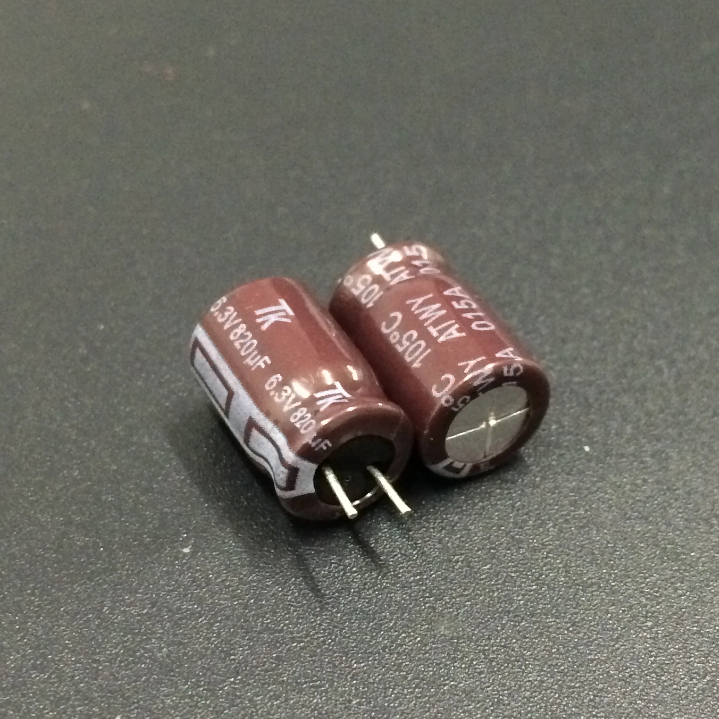 100 шт. 820 мкФ 6 3 В Японии TK ATWY серии 8x12 мм 6.3V820uF Ультра низкое сопротивление алюминий