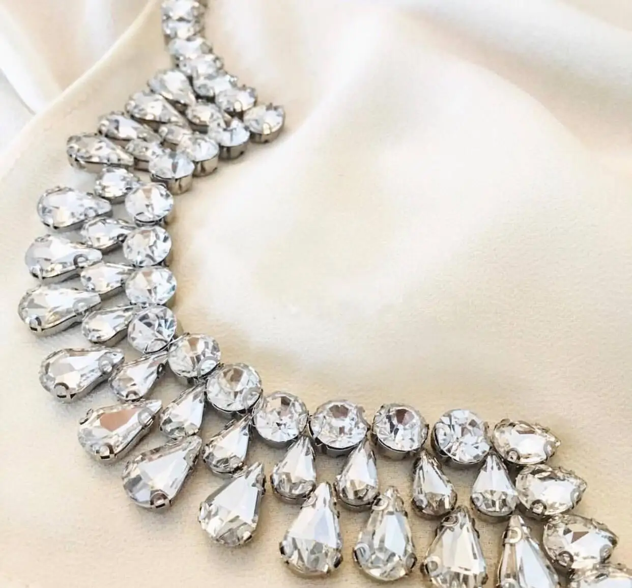 25 Colors Women Hijab Rhinestone Scarf Long Scarves Shawl Head Wrap Islamic Head Neck Cover Headscarf Turban Khimar 180*75cm New
25 Colors Women Hijab Rhinestone Scarf Long Scarves Shawl Head Wrap Islamic Head Neck Cover Headscarf Turban Khimar 180*75cm New