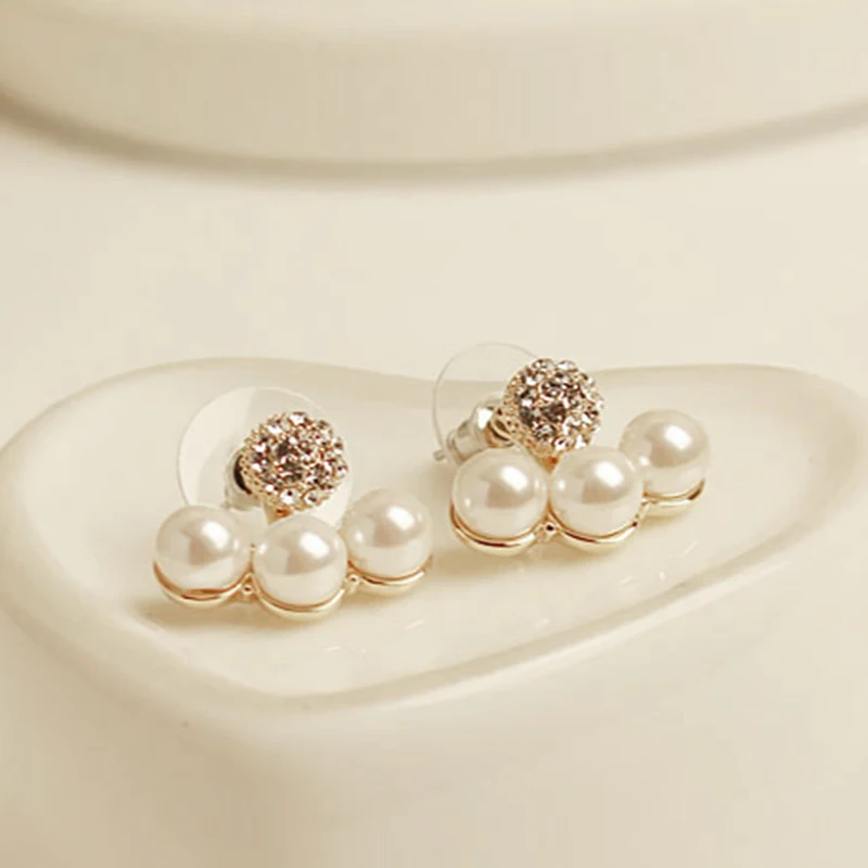 3 Sleek Round Simulated Pearl Round Crystal Golden Elegant Stud Earrings Women Trendy Jewelry Fashion
3 Sleek Round Simulated Pearl Round Crystal Golden Elegant Stud Earrings Women Trendy Jewelry Fashion