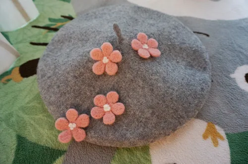 Winter Hats for Women Berets Knitting Pure Wool Beret Grey Beret Hat Applique Flower Hats Beret Caps Boinas Handmade
Winter Hats for Women Berets Knitting Pure Wool Beret Grey Beret Hat Applique Flower Hats Beret Caps Boinas Handmade